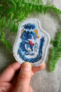 Dzikie Twory - lniana naszywka z akwarelowym nadrukiem - niebieski stworek