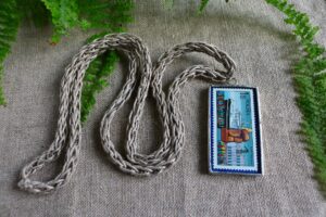 Dzikie Twory - naszyjnik ze znaczkiem pocztowym z 1976 roku - port w Gdyni