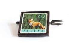 Dzikie Twory - broszka ze znaczkiem pocztowym lis