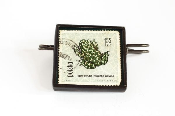 Dzikie Twory - broszka ze znaczkiem pocztowym ropucha zielona