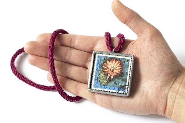 Dzikie Twory - wielkość naszyjnika ze znaczkiem pocztowym kwiat coryphanta