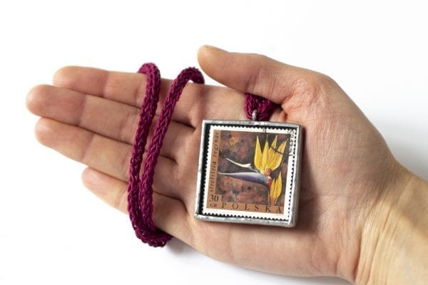 Dzikie Twory - wielkość naszyjnika ze znaczkiem pocztowym kwiat strelizia