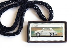 Dzikie Twory naszyjnik ze znaczkiem pocztowym z 1976 roku - Syrena 104