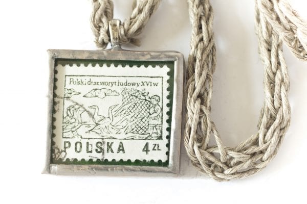 Dzikie Twory - naszyjnik ze znaczkiem pocztowym z 1977 roku polski drzeworyt ludowy