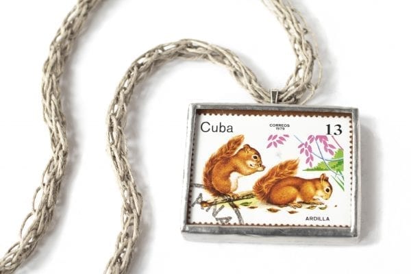 Dzikie Twory naszyjnik ze znaczkiem pocztowym z Kuby z 1979 roku - wiewiórki