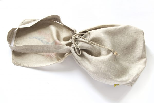 Dzikie Twory - lniana torba na zakupy z akwarelowym motywem kwiatu zawiązana na sznureczek1