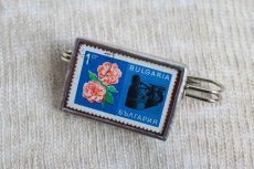 Dzikie Twory - naszyjnik ze znaczkiem pocztowym z 1967 roku z Bułgarii, płatki róży