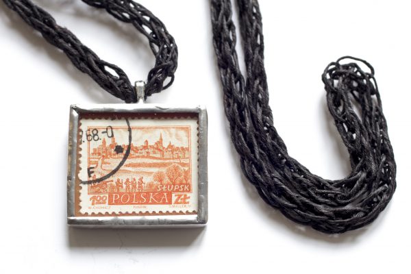 Dzikie Twory - naszyjnik ze znaczkiem pocztowym z 1960 roku - Słupsk