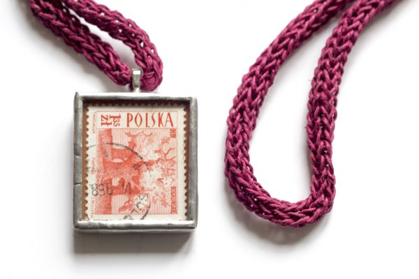 Dzikie Twory - naszyjnik ze znaczkiem pocztowym z 1966 roku - dęby rogalińskie