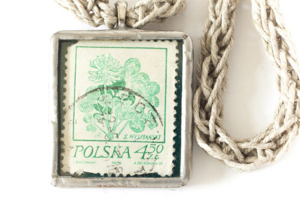 Dzikie Twory - naszyjnik ze znaczkiem pocztowym z 1974 roku - koniczyna