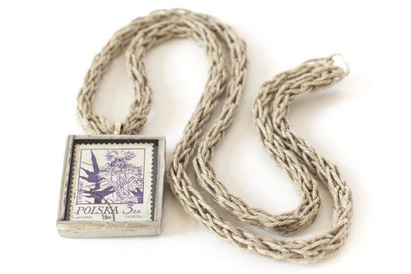 Dzikie Twory - naszyjnik ze znaczkiem pocztowym z 1974 roku - oset