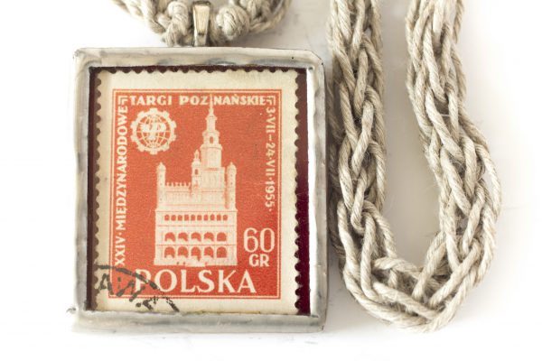 Dzikie Twory - naszyjnik ze znaczkiem pocztowym z 19755 roku - targi poznańskie
