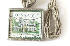 Dzikie Twory - naszyjnik ze znaczkiem pocztowym z 1998 roku - dwór w Oblęgorku