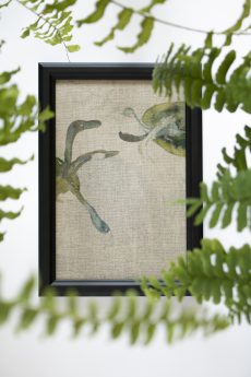 Dzikie Twory - akwarelowa grafika w ramce, na tkaninie lnianej - Lilio-ptaki