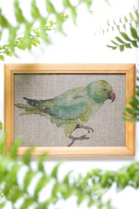 Dzikie Twory - akwarelowa grafika w ramce, na tkaninie lnianej - Zielona papuga