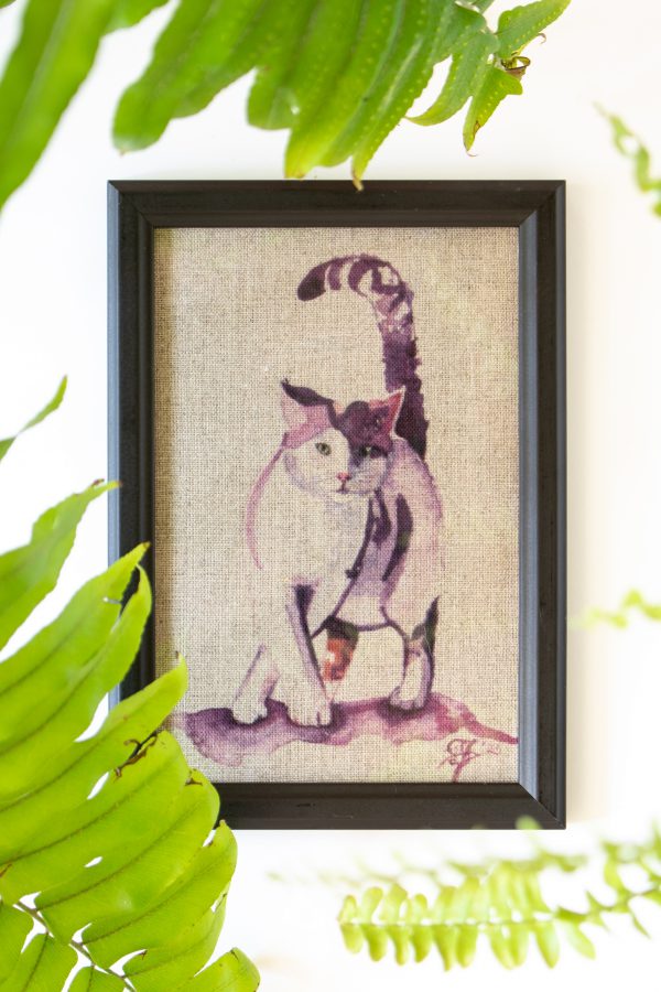 Dzikie Twory - akwarelowa grafika w ramce, na tkaninie lnianej - Fioletowy kot