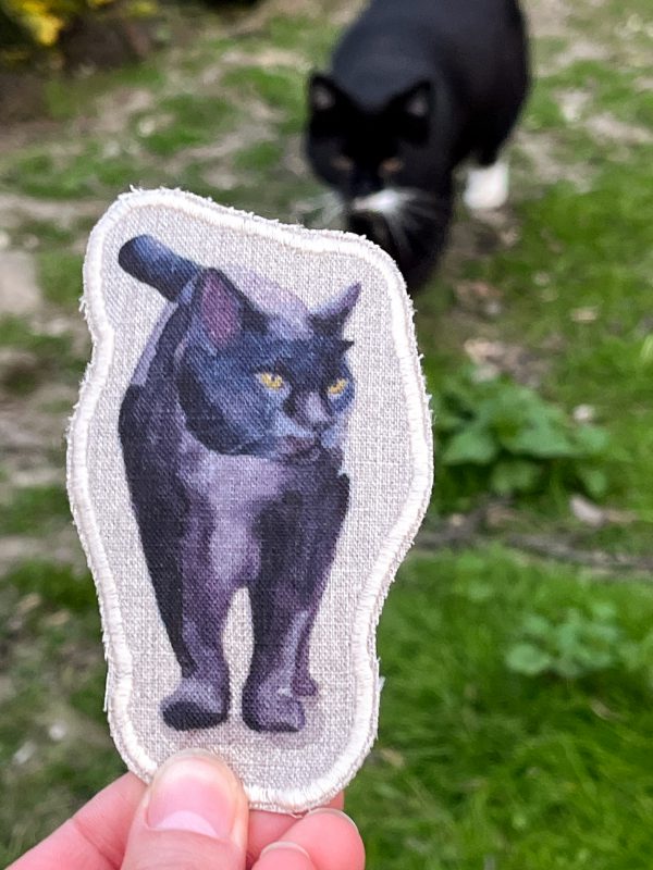 Dzikie Twory - lniana akwarelowa naszywka - Czarny kot spacerujący