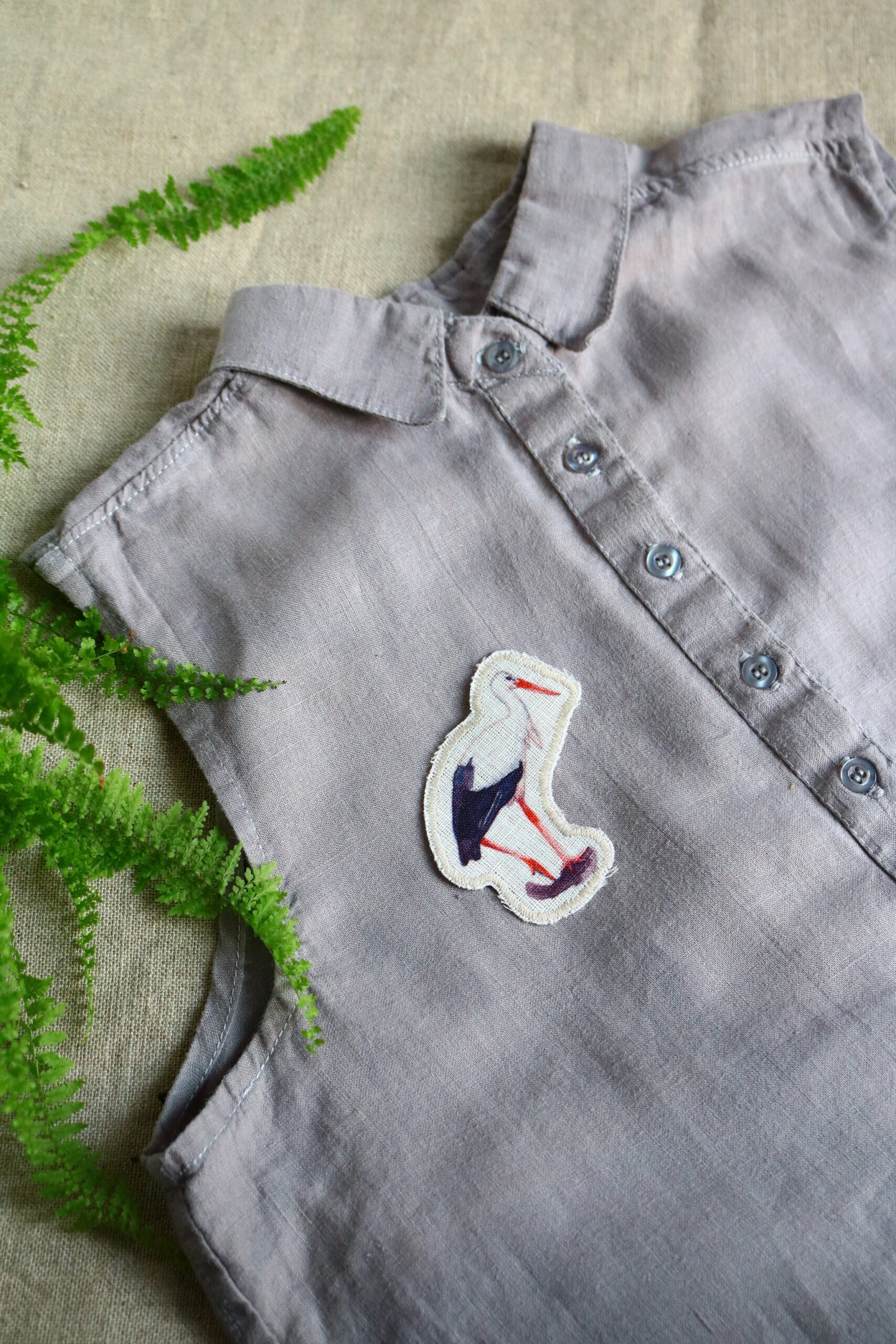 Dzikie Twory - lniana naszywka na ubrania z akwarelowym nadrukiem - bocian