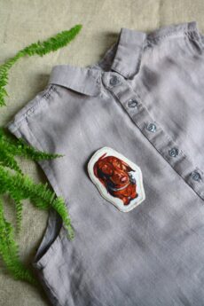 Dzikie Twory - lniana naszywka na ubrania z akwarelowym nadrukiem - brązowy jamnik