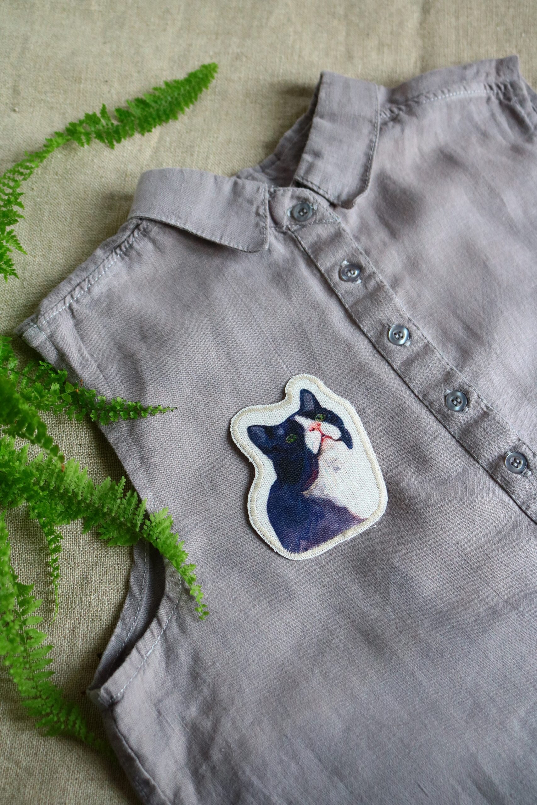 Dzikie Twory - lniana naszywka na ubrania z akwarelowym nadrukiem - czarno-biały kot