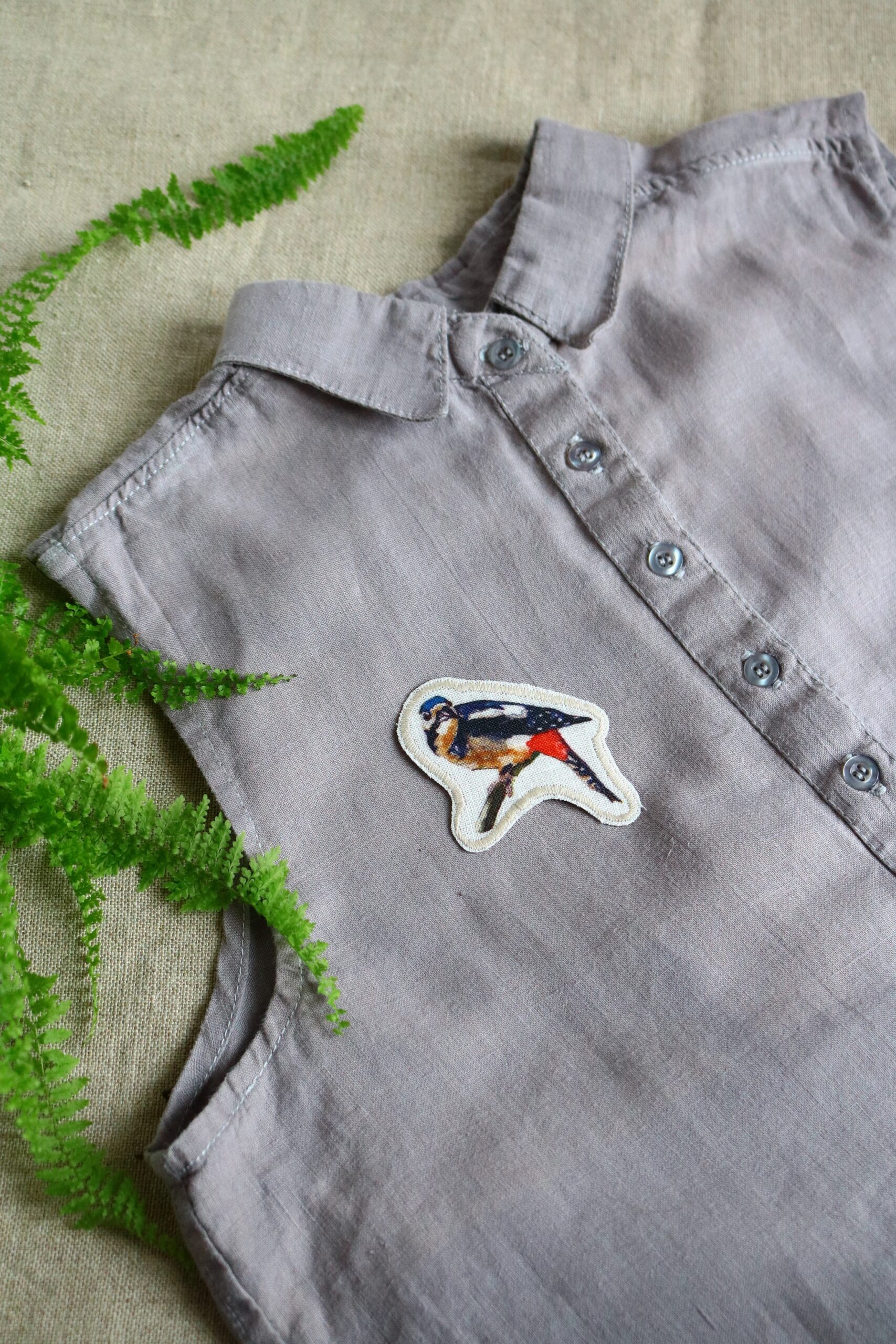 Dzikie Twory - lniana naszywka na ubrania z akwarelowym nadrukiem - dzięcioł