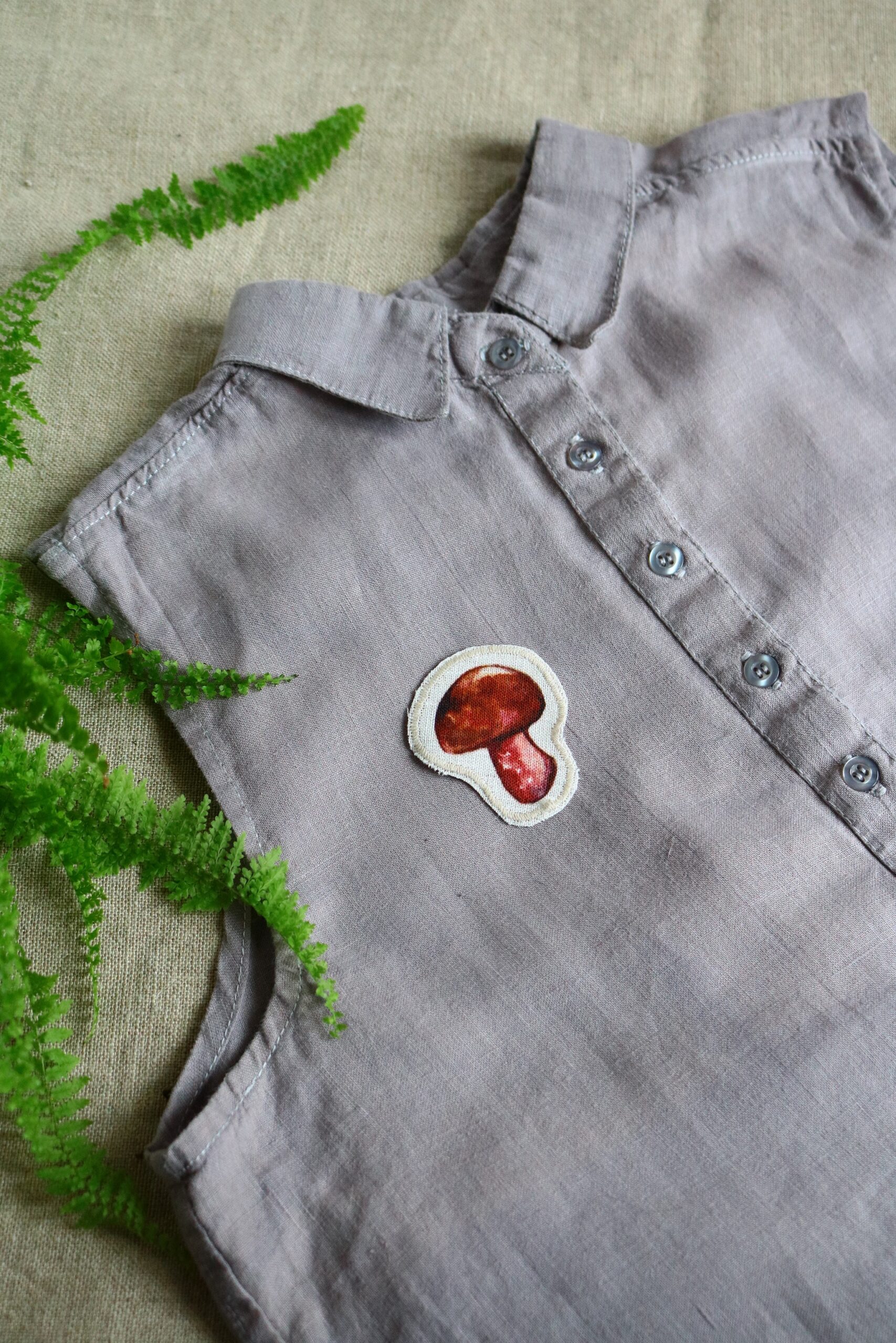 Dzikie Twory - lniana naszywka na ubrania z akwarelowym nadrukiem - grzybek