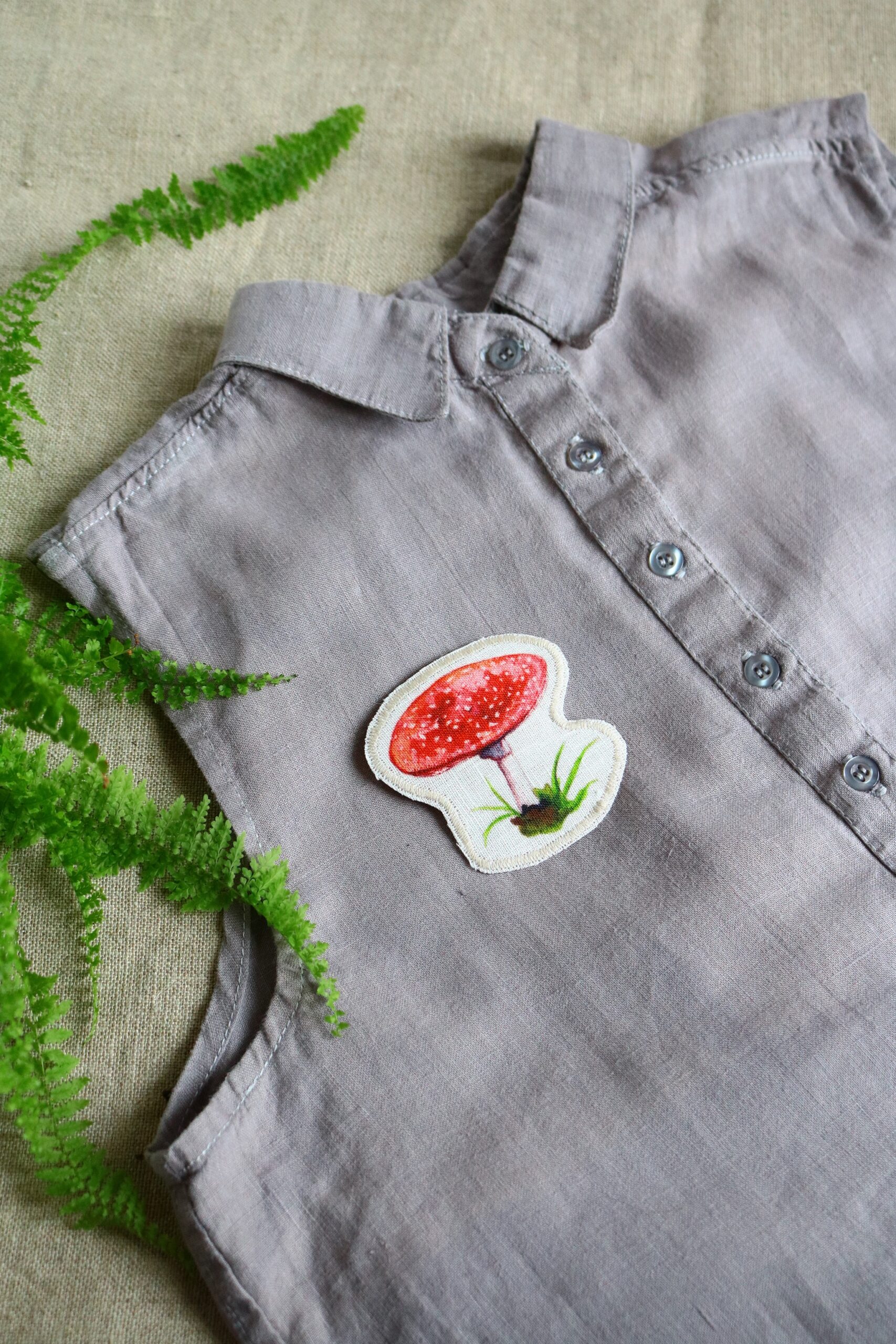 Dzikie Twory - lniana naszywka na ubrania z akwarelowym nadrukiem - muchomor
