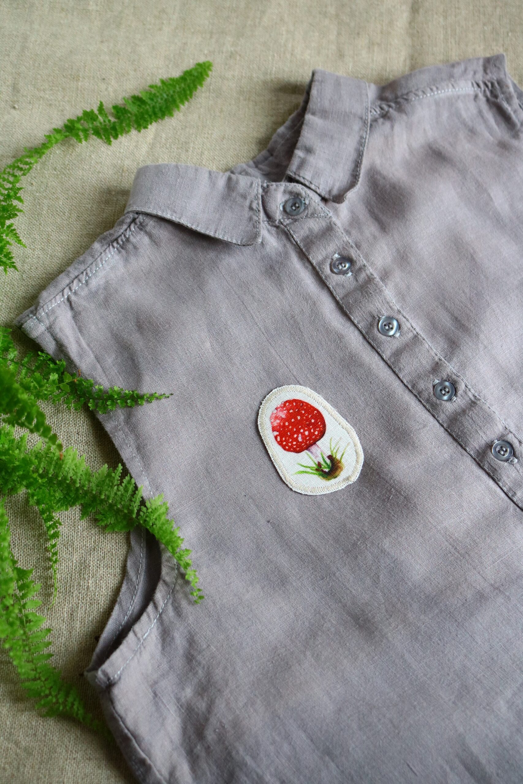 Dzikie Twory - lniana naszywka na ubrania z akwarelowym nadrukiem - muchomorek