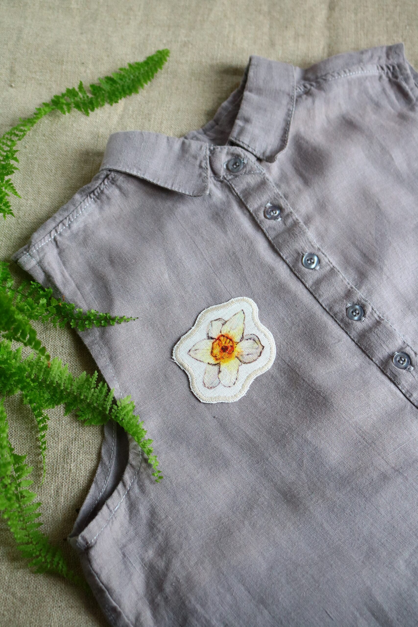 Dzikie Twory - lniana naszywka na ubrania z akwarelowym nadrukiem - narcyz