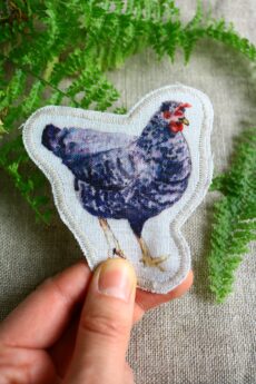 Dzikie Twory - lniana naszywka z akwarelowym nadrukiem - kura deseniowa