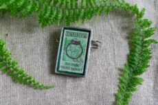 Dzikie Twory - broszka ze znaczkiem pocztowym z 1963 roku Czechosłowacja - 1100 lat Wielkiej Morawy