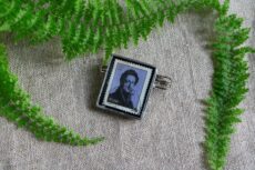 Dzikie Twory - broszka ze znaczkiem pocztowym z 1975 roku - Fryderyk Chopin